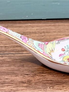Vintage Chinese Rose Medallion Porcelain Serving Soup Spoon